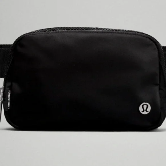 Lululemon Black belt Bag new - Picture 2 of 4